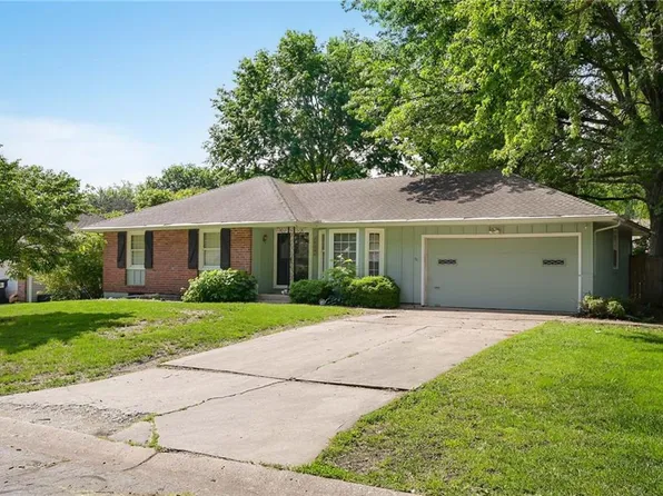 1007 SE 3rd St, Lees Summit, MO 64063