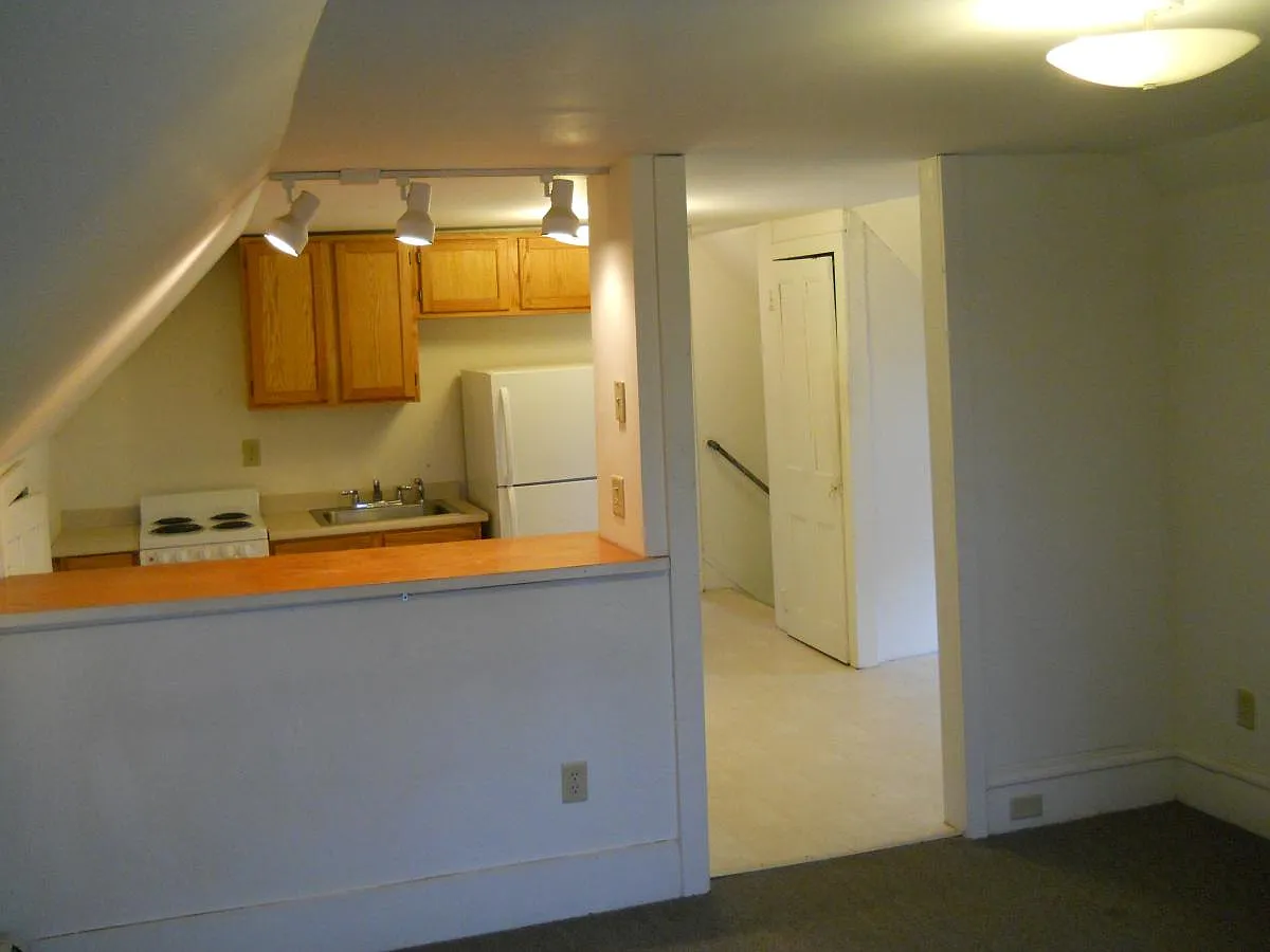 1 bed, 715 sqft, $1,700 — Photo 3