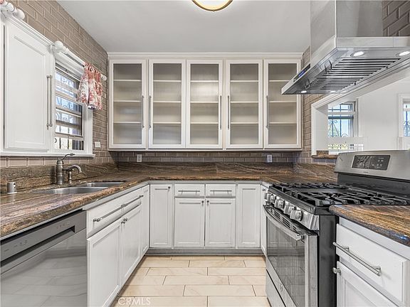 3rd image of 2001 W 84th Pl