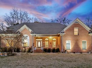 1318 Showalter Rd, Yorktown, VA 23692