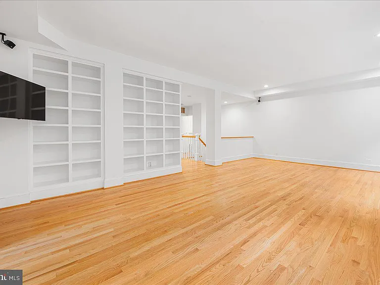 1830 17th St NW #103 — Photo 13