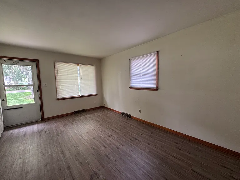 This unit is the front half of a duplex located in Middletown on Shelley St. and has it's own driveway. This is one floor and 2 steps at front to enter. Has a nice size front room, kitchen with washer/dryer hookup, refrigerator and stove, 2 bedrooms and 1 bathroom. — photo 3