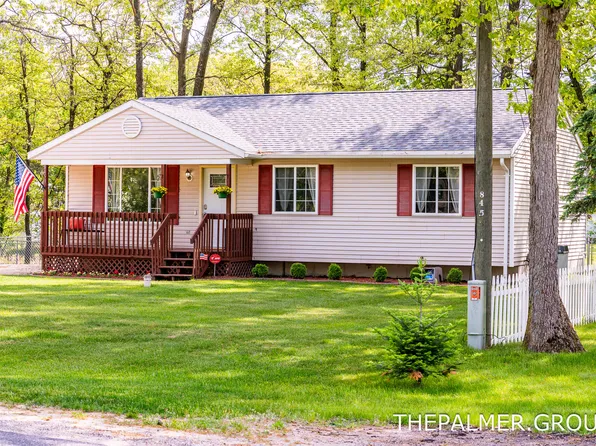8453 Cochise Dr, Howard City, MI 49329