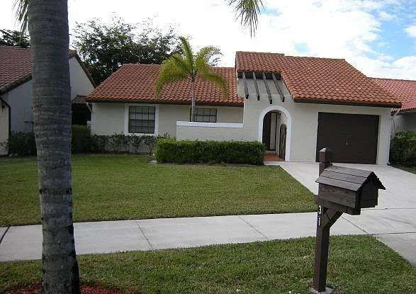 31 Columbia Ct — Photo 1