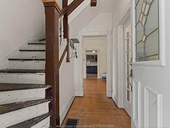 3rd image of 5 Carlyle St