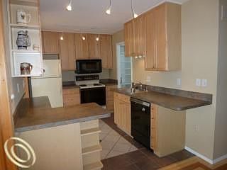 3rd image of 286 Lake Village Dr #1
