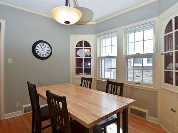 The dining room is perfec