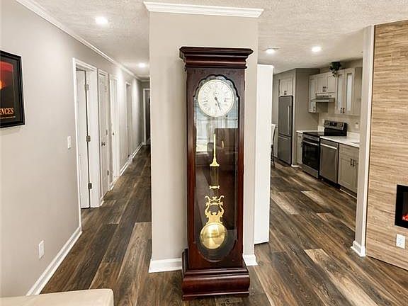 5th image of 1116 Summer Brook Rd
