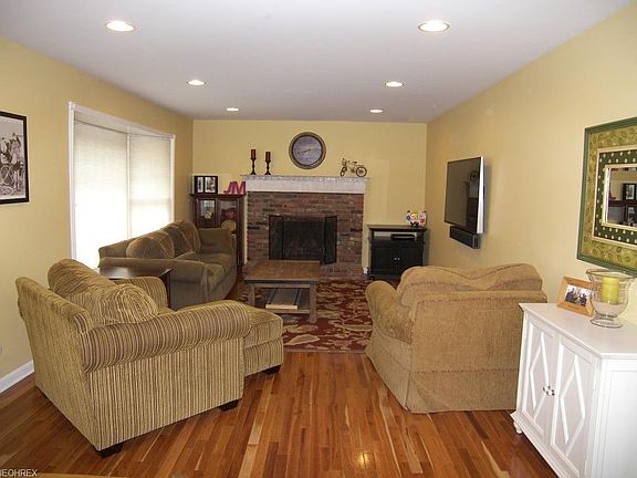 4th image of 150 Elm Ct