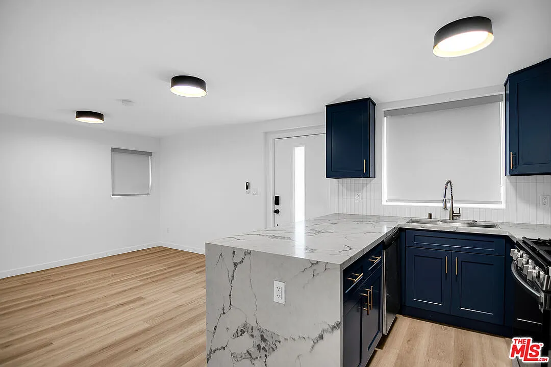 Studio, 1.0 bath, 500 sqft, $2,300 — Photo 3