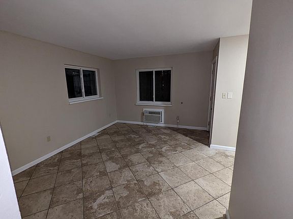 4th image of 109 Oxford Ave #D