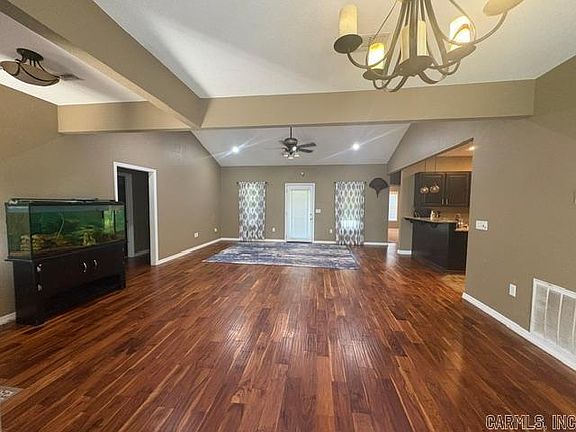 4th image of 109 E Hempstead St #172