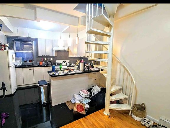 3rd image of 17 Ann St APT 6