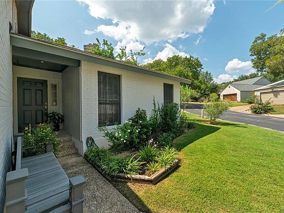 3rd image of 6107 Gardenridge Holw