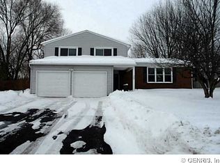 5781 Mountain Ash Dr, Farmington, NY 14425