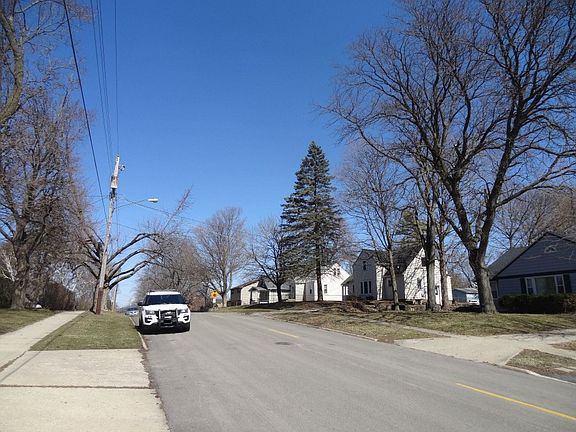 4th image of 1915 Eastmoreland Ave