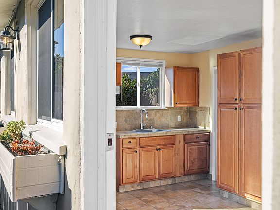 2nd image of 775 Elm Ave #B