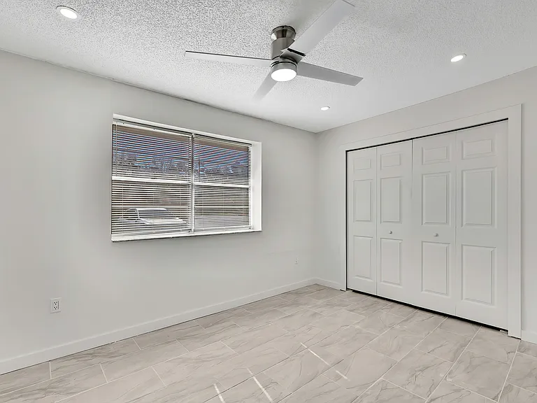 Tidewater Apartments — Photo 22