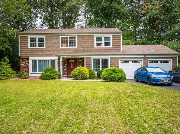 11 Coventry Ct, Manalapan, NJ 07726