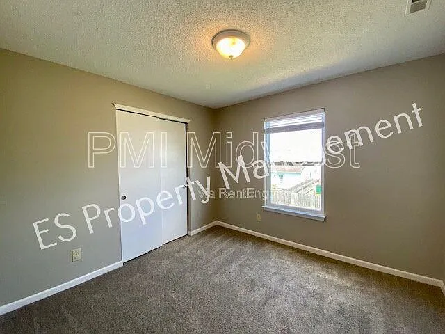 10902 Glenayr Dr — Photo 32
