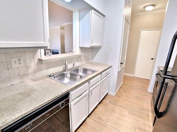 5th image of 486 Wilcrest Dr #486