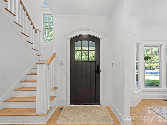 4th image of 19610 Weavers Cir