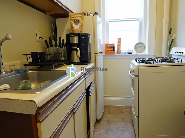 225 Kelton St #4U — Photo 8
