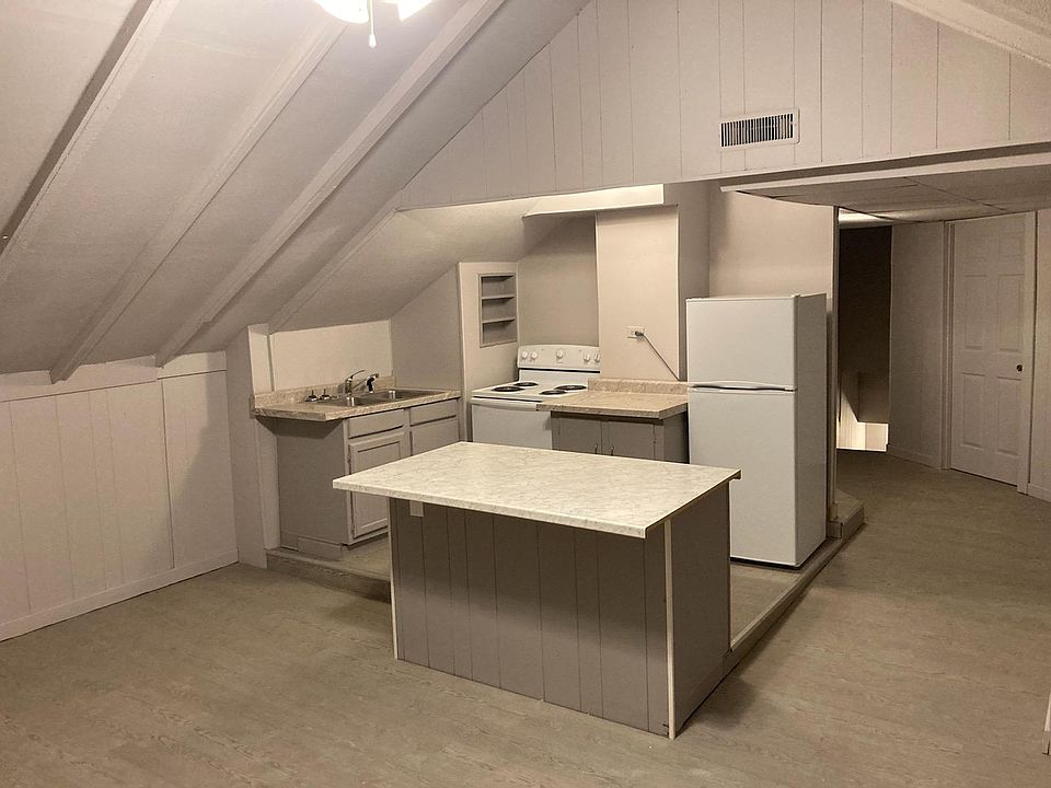 2nd image of 814 W Walnut St #7
