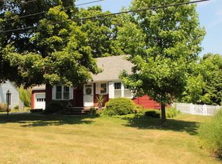 5 Horseshoe Dr, Hyde Park, NY 12538