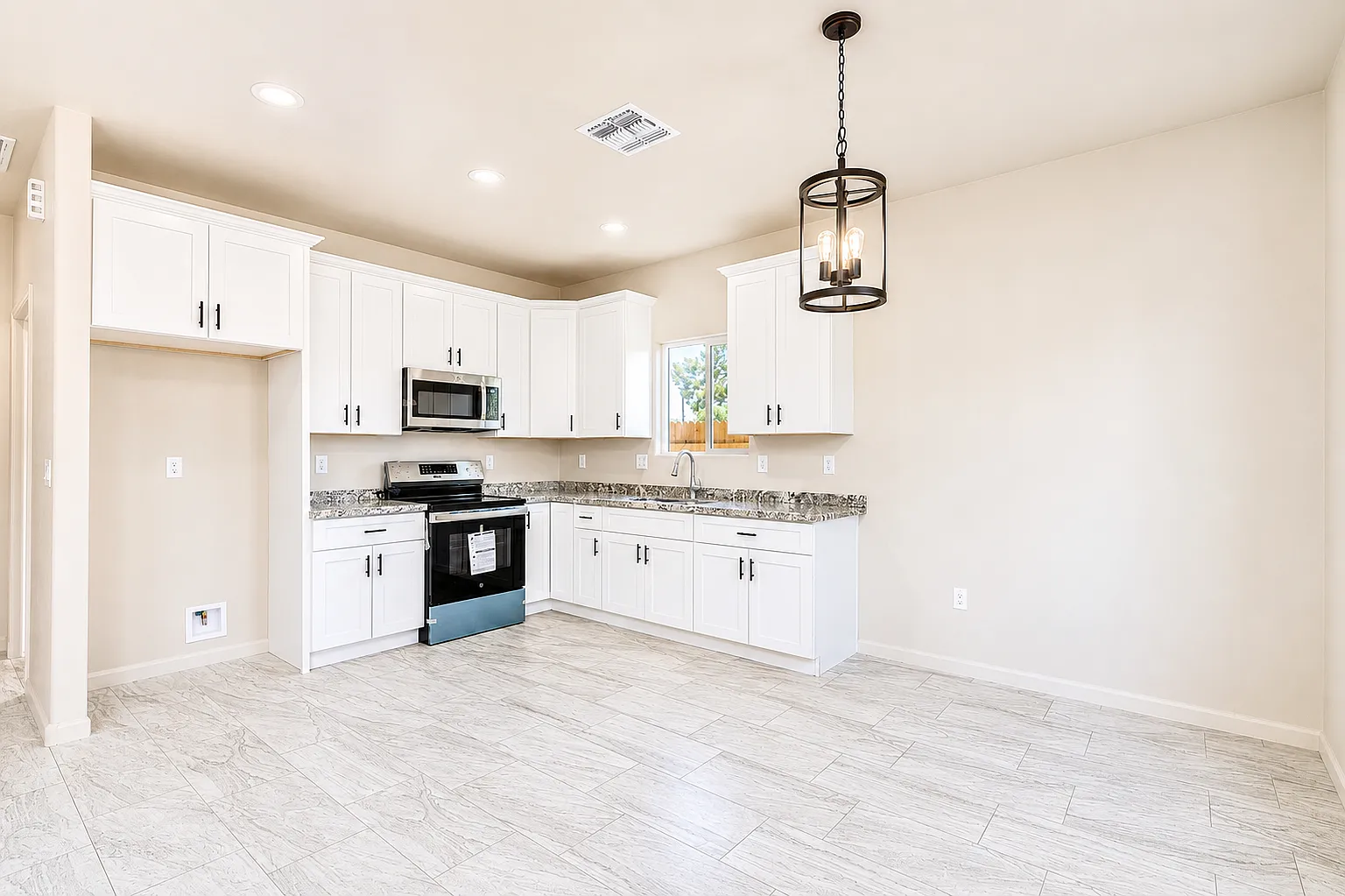 3 bed, 1079 sqft, $1,750 — Photo 4