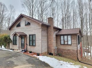 35 Racket Dr, Fancy Gap, VA 24328