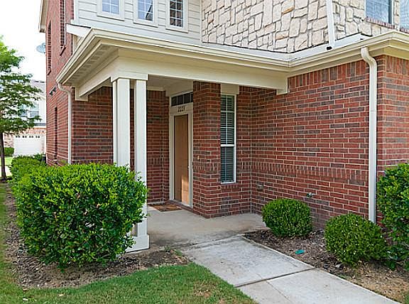 4th image of 2223 Canterbury Park Dr