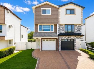 220 Slater Blvd, Staten Island, NY 10305