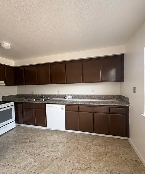 310 S Argyle Ave #106 — Photo 21