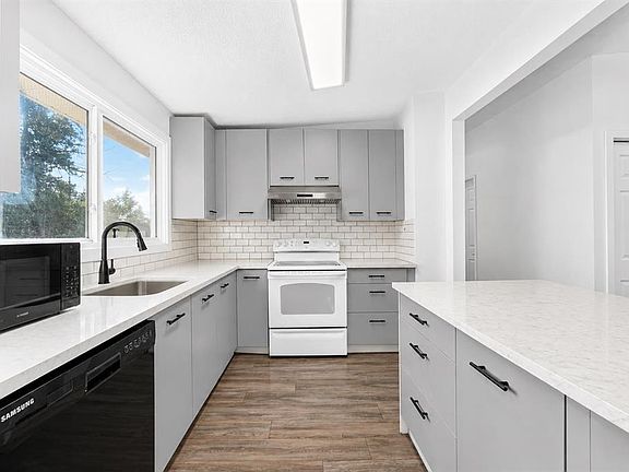 5th image of 5608 N Pensacola Cres SE