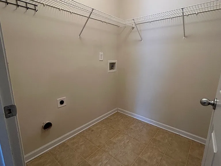 495 Walnut Woods Dr — Photo 18