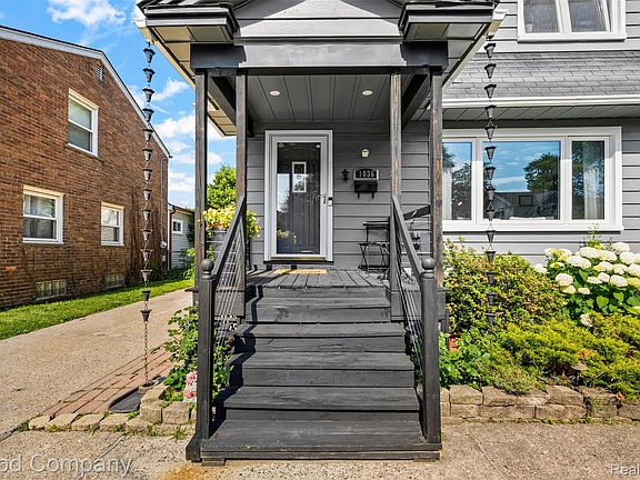 3rd image of 1036 Irving Ave