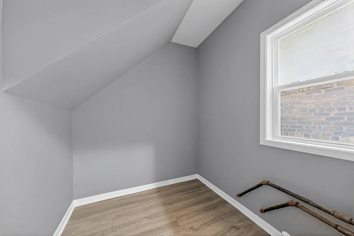 Building Photo - 8428 S Escanaba Ave #1
