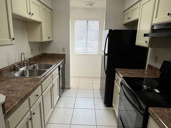 2nd image of 607 Virginia Oak Ct