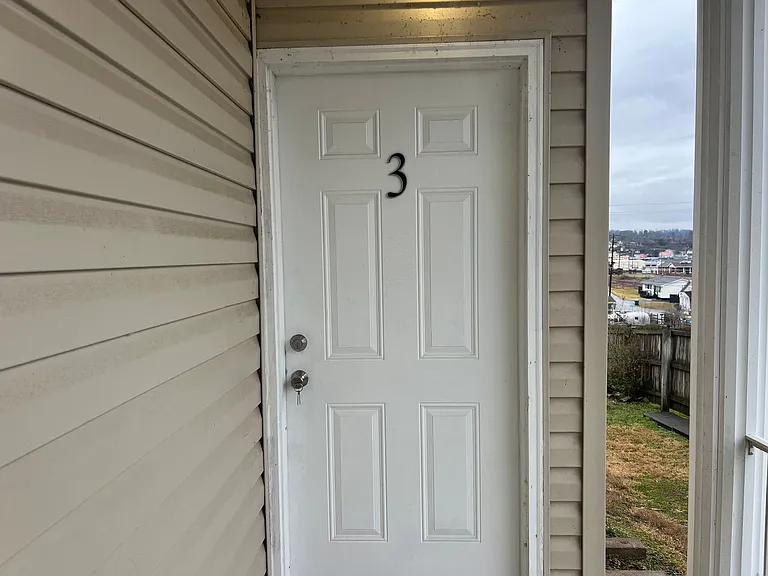 1011 Anderson St — Photo 3