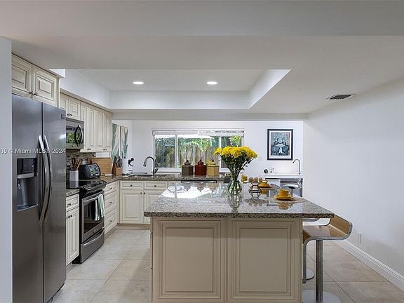 5th image of 2603 NE 34th St #2