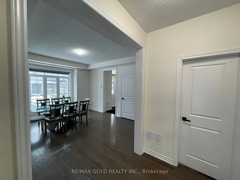 537 Veterans Dr — Photo 14