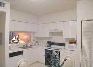4th image of 46 Whitehead Cir
