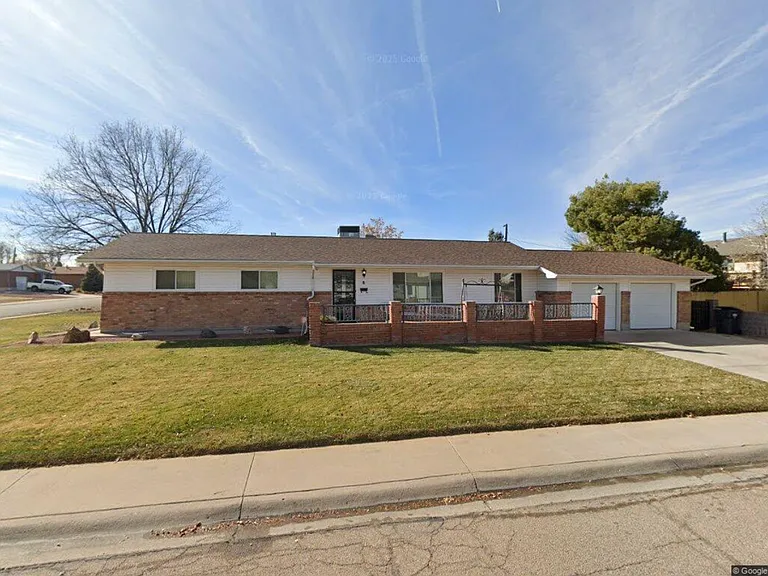 8 Yale Ave — Photo 1