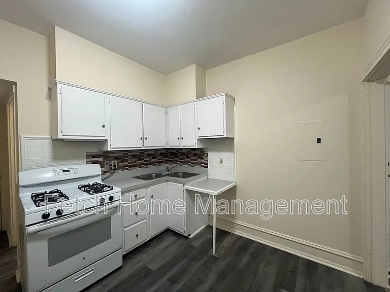 736 E King St #3 — Photo 4