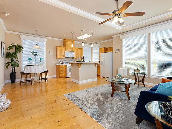 4th image of 30 Primrose St #30