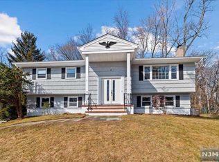 7 Stone Ridge Ln, Ho Ho Kus, NJ 07423