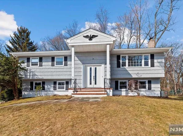 7 Stone Ridge Ln, Ho Ho Kus, NJ 07423