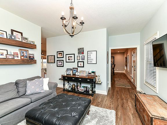 4th image of 3225 Myrtle Dr