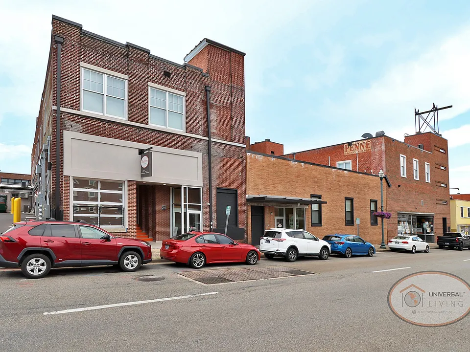 The Henry on Main 1-Bedroom & Studio Apartments